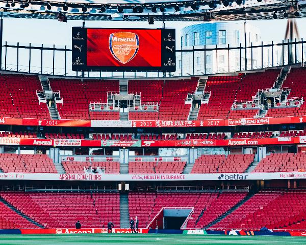 Utsikt över planen och läktarna på Emirates Stadium